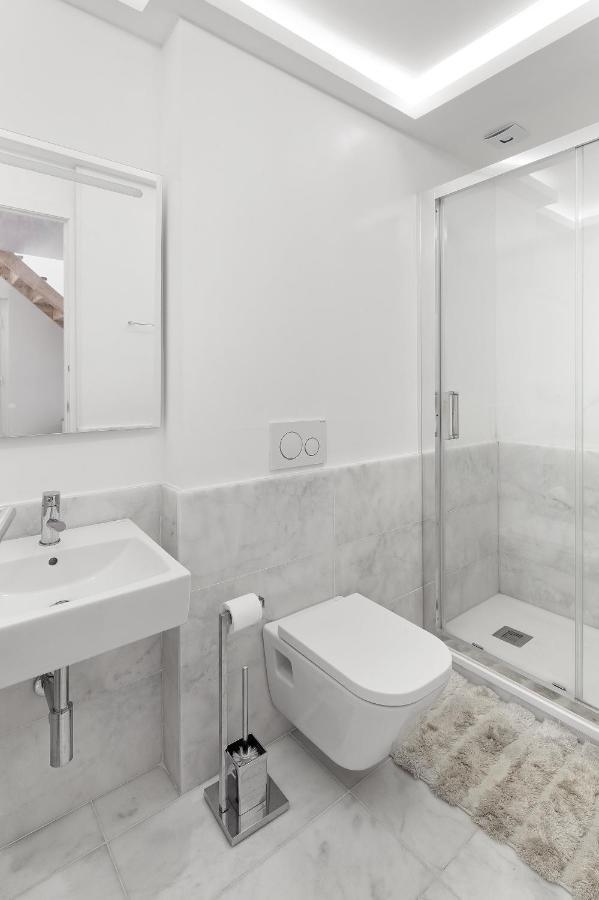 Cosy Room In Alcantara - Lisboa Bagian luar foto